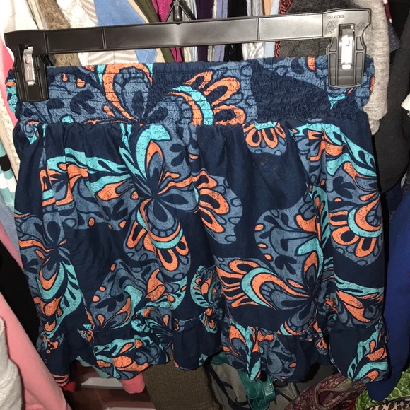 a skirt - Picture 1 of 3